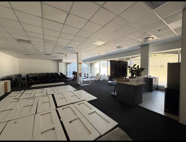 381M² BUILDING TO LET IN CLAREMONT